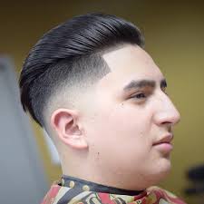 Slicked Back Undercut Degrade A Blanc Bas Coupe De Cheveux Homme Coupe Cheveux Homme Coupe De Cheveux Cheveux Homme