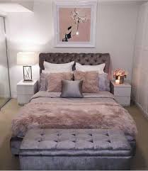 1001 Idees Pour Chambre Rose Et Gris Les Nouvelles Tendances Dans La Deco D Interieur Chambre Rose Et Gris Chambre A Coucher Rose Deco Chambre Grise