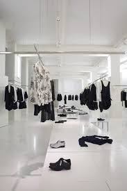 Pin By Roberto Dominguez On Retail Design Fashion Retail Interior Fashion Showroom Retail Interior