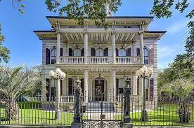 Former Anne Rice House Marks Four Years On The Market New Orleans Mansion New Orleans Homes Southern Mansions