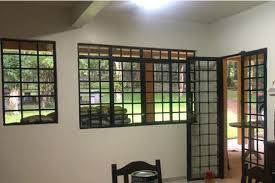 Resultado De Imagem Para Portas E Janelas Em Ferro Quadriculadas Com Vidro Usadas Janelas Janela De Ferro Fachadas