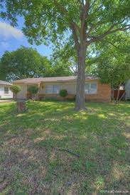 Arlington Tx Home For Sale With Lots Of Updates Listed At 89 900 Get More Information And Searc Foreclosed Homes For Sale Foreclosed Homes Texas Real Estate