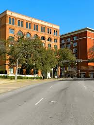 Texas School Book Depository Dallas Tx Today It Houses The Sixth Floor Museum The Location Of The Dallas Texas Attractions Texas Attractions Dealey Plaza