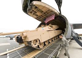 C 5 Galaxy Interior Two M1 Abrams Main Battle Tank Weighing 67 Tons Vehicules Militaires Aviation Militaire Militaire