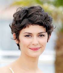 1001 Idees Coupe Courte Cheveux Boucles 49 Ondulations De Style Cheveux Courts Coupe De Cheveux Courte Coiffure Courte