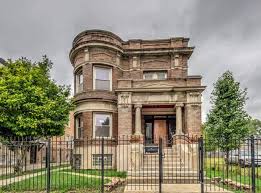 1903 Historic Mansion In Chicago Illinois Captivating Houses Abandoned Mansion For Sale Mansions Mansions For Sale