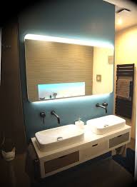 Salle De Bain Moderne Avec Meuble Suspendu Double Vasques Semi Encastrees Miroir Lapeyre Eclaira Miroir Salle De Bain Led Salle De Bain Salle De Bains Moderne