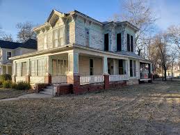 220 E 6th Ave Hutchinson Ks 67501 Zillow In 2020 Old Houses Abandoned Mansion For Sale Cheap Houses For Sale