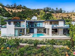 9255 Swallow Dr Los Angeles Ca 90069 Mls 20597072 Zillow Shark Pool Los Angeles Homes House