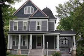 Victorian Mansion With Original Carriage House On Western Avenue Joliet Illinois Sanderson Family Home Bui Victorian Homes Building A House Joliet Illinois