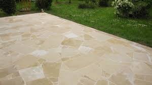 Terrasse Dallage En Opus Incertum Compose De Differentes Pierres Naturelles De Bourgogne Toutes Couleurs Dallage Dallage Terrasse Carrelage Pierre Naturelle