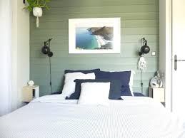 Decoration Chambre Tete De Lit Lambris Bois Peint Vert Green Smoke De Farrow Ball Deco Chambre Lambris Deco Chambre Chambre Lambris