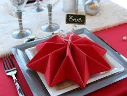 Comment Realiser Un Pliage De Serviette Idees Originales Pliage Serviette Pliage Serviette Noel Serviettes