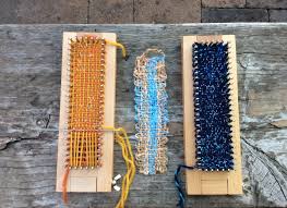 Using A Sock Knitting Loom As A Bookmark Sized Pin Loom For Weaving Now Why Didn T I Think Of That Loom Weaving Pin Weaving Weaving Loom Projects