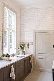 Floor To Ceiling Subway Tile Large Windows Bottom Cabinets Only Oversize Hex Floor Tiles Hjem Hytte Interior Hyttekjokken