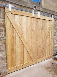 Fabriquer Une Porte De Grange Coulissante Sos Tracteur Portes De Grange Coulissantes Portes De Clotures De Bois Porte Garage Bois