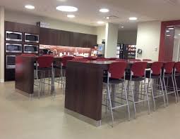 Spencer Fane Law Kansas City Mo Tag Stools In Cafeteria Dining Space Nationaloffice Furniturewithpersonality Office Break Room Break Room Open Office