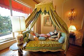 Inside The Bel Air Mansion Where Zsa Zsa Gabor Spent Her Final Days In 2020 Bel Air Mansion Celebrity Houses Interior Architecture