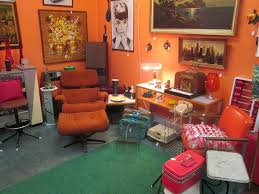 Shop The Antique Warehouse Mall In Memphis Tn Vintage Antiques Shopping Memphis Home Decor Decor Corner Desk