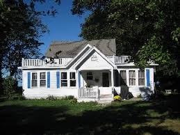 The One That Got Away Charming Victorian Cottage And Guest House Lake Michigan Waterfront Michigan Cottage Rent To Own Homes Cottage