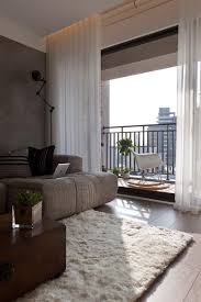 Couleur Taupe Lin Blanc Decoration Chic Salon Fauteuil Bascule Eames Balcon Deco Interieure Decoration Interieure Tendance Deco Rideaux Salon