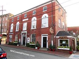 This Building Was The Portsmouth Custom S House And Post Office In The Early To Mid 1800s Today It S Cool Downtown Condo House Styles Portsmouth Portsmouth Nh