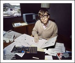 Bill Gates Founder Of Microsoft In His Office In Bellevue Washington 1984 Posted By Nyc Office Suites Computer Magazines Bill Gates Bill Gates Steve Jobs