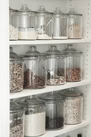 Ces Bocaux En Verre Permettent De Voir Leur Contenu En Un Coup D Oeil Bocaux En Verre Rangement Epices Rangement Cuisine