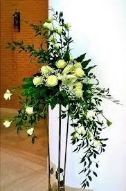 Pin By Les Chavez On Addobbi Chiesa Composizioni Large Flower Arrangements Fresh Flowers Arrangements Funeral Flower Arrangements