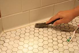 Learn How To Re Caulk Your Bathroom How Tos Diy Bathroom Sealants Caulking Bathtub Caulking