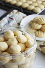 Sugee Cookies Makes Melt In Your Mouth Magic Recipe Recipes Festive Cookie Recipes Biscuit Recipe