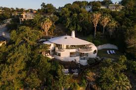 Funky Waterfront Home Inspired By Sand Dollar Wants 1 2m Lakeway Waterfront Homes House And Home Magazine
