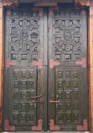 This Is A Massive Door Notice The Door Within The Door To Get Perspective The Cast Iguana Doorhandles Make It Look Like Massive Door San Elizario House Doors