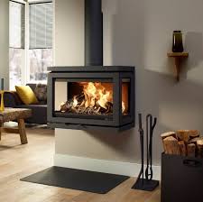 Le Poele A Bois Vidar Wall De Dik Geurts Vous Offre Une Visions Des Flammes Elargies Graces A Ses Poele A Bois Poele A Bois Moderne Living Room Decor Apartment