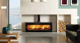 Le Poele A Bois Riva Studio 3 Freestanding De Stovax Avec Anneau Decoratif Noir Poele A Bois Poele A Bois Moderne Cheminee Moderne