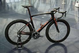 Launch Im Hangar 7 Schweizer Flaggschiff Scott Foil In Salzburg Vorgestellt Rennrad Tour De France Fahrrad