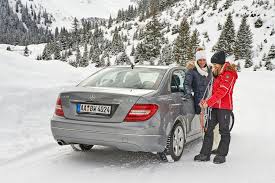 Ubung Macht Den Meister Den Umgang Mit Schneeketten Sollte Man Einmal Geprobt Haben Auto Motorrad Roller Oldtimer Fahr Kfz Versicherung Schneeketten Kfz