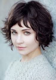 10 Trendy Short Hairstyles For Women With Round Faces Styles Weekly Short Wavy Haircuts Short Wavy Hair Short Hair Styles For Round Faces