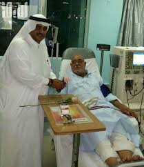 مدير مستشفى الملك عبدالعزيز بمكة يعايد المرضى