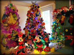 Disney Christmas Trees I Lile Those Stockings Decoracion Arbol De Navidad Navidad De Mickey Mouse Arboles De Navidad Disney