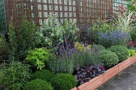 Low Maintenance Landscaping For Front Of House Landscaping Garde Low Maintenance Garden Plants Low Water Landscaping Low Maintenance Landscaping Front Yard