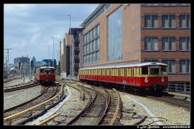 Eine Ostberliner S Bahn Www Bahnfotokiste De S Bahn Bahn Bilder