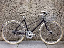 Rakete Mixte In Lila Metallic Mit Gilles Berthoud Schutzblechen Und Front Gepacktrager Mit Passendem Korb Rakete Fahrra Vintage Fahrrad Fahrrad Fahrrad Damen