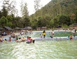 Tempat Wisata Di Bandung Yang Wajib Anda Kunjungi Gravity Adventure Rafting Arung Jeram Di Bandung Pangalengan Air Arung Jeram Tempat