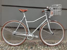 Rakete Meral Mit Brooks Korb Und Supernova Licht In Silber Metallic Rakete Fahrrader Fixi Bike Fahrrad Ideen Fahrrad