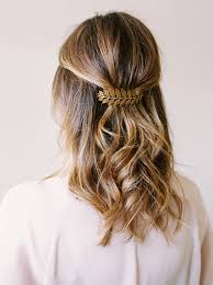 The Easiest 5 Second Hairstyle Short Wedding Hair Medium Hair Styles Elegant Wedding Hair