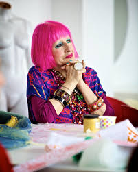 Zandra Rhodes Her Early Textile Designs Were Considered Too Outrageous By The Traditional British Manufacturers So She Decided To Mak Zandra Rhodes Women Style