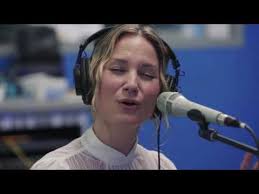 Jennifer Nettles O Holy Night Hallelujah Leonard Cohen Cover Siriusxm Country Christmas You Jennifer Nettles Christian Music Videos Beautiful Songs