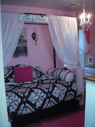 Bedroom Paris Theme I Like The Idea Of Sheer Drapes In The Room Paris Themed Bedroom Paris Room Decor Paris Bedroom