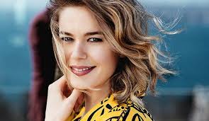 Burcu Biricik Hulya Nin Pratik Zekasina Giptayla Bakiyorum Aktrisler Sac Kivircik Sac